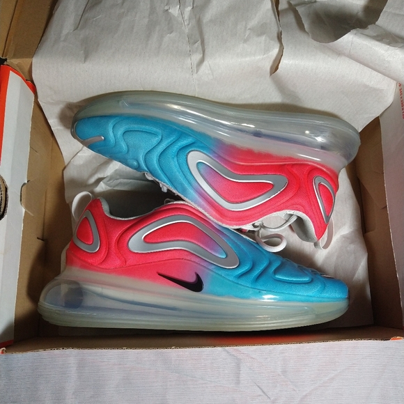 !SOLD!       Nike air max 720 - Picture 5 of 6